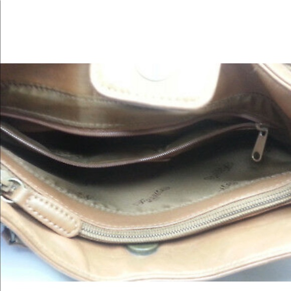 FOSSIL Women Brown Leather Shoulder Bag 10"x8.5"x3.5" and 15" strap Drop  NWT - Picture 8 of 13